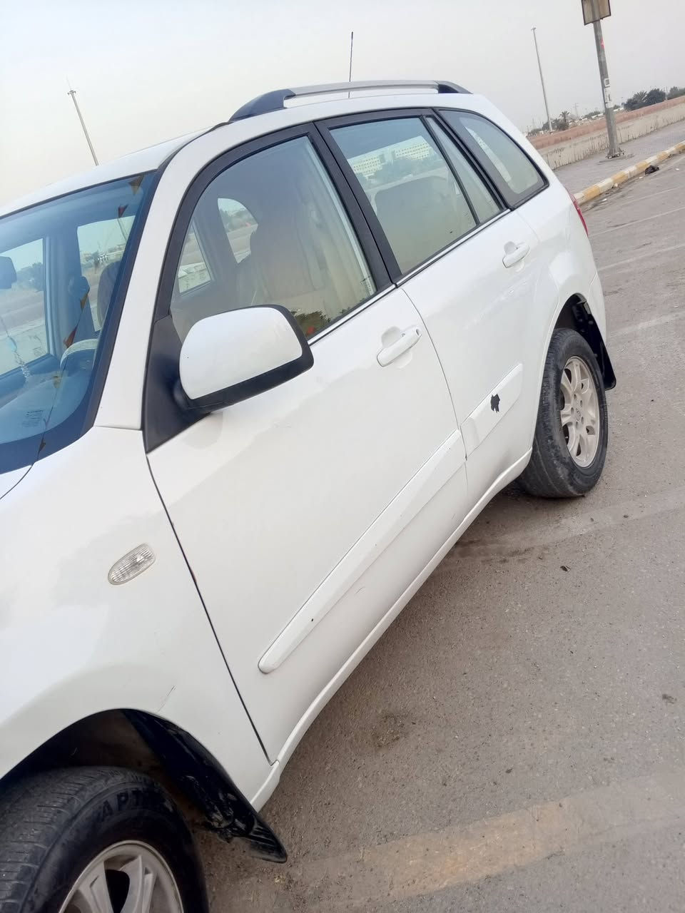 السلام عليكم سياره تيكو للبيع موديل 2015 لون ابيض مكينه 2000كير ميكانيكي سياره جاهزه رقمهه واسط مكانها واسط كوت  للاستفسار الاتصال ع الرقم ***********
