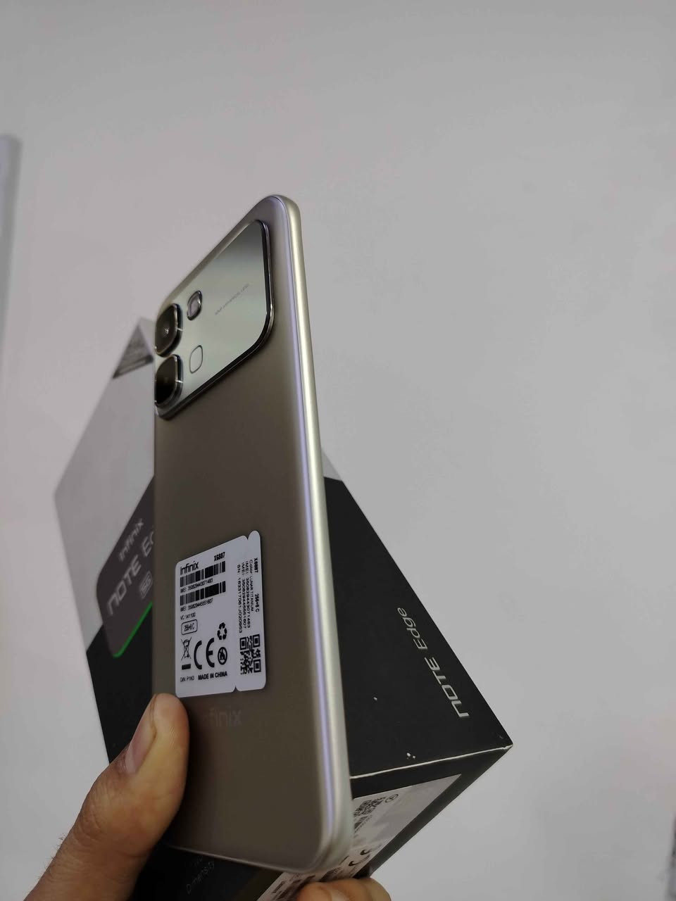 السلام عليكم للبيع انفنكس ايدج 5G استخدام ايام جهاز صاره اسبوعين من نزل جهاز حالة حال جديد كامل كل ملحقات الاصليه ذاكرة 256 عشوائية 16 جهاز مواصفات قوية سعر 380 الف قفل 🔏كلش مكاني بصرة *********** البصرة, العراق
