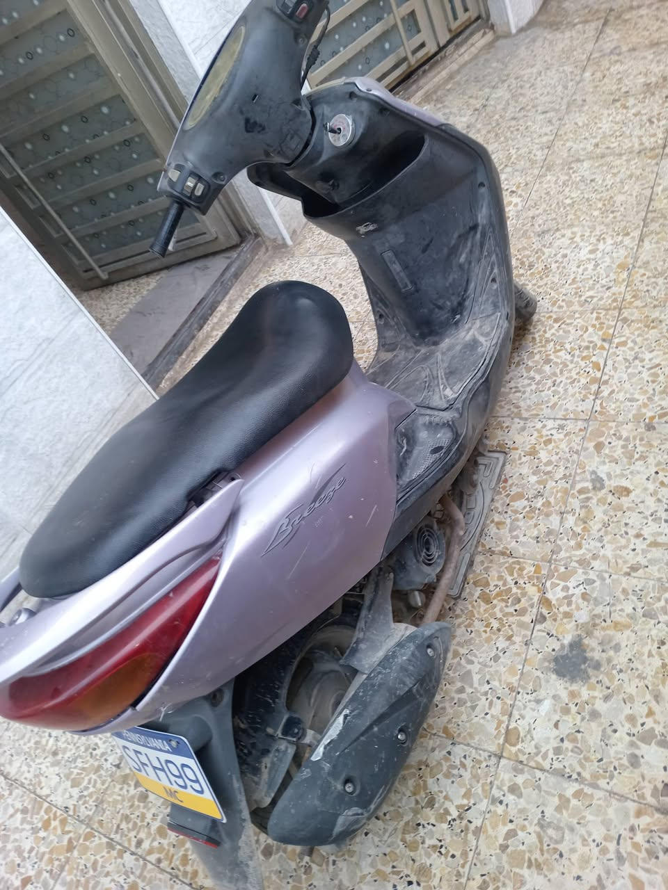 السلام عليكم دراجه بريز للبيع دراجه مكينتها  خرسه داخلها املح بلاد ي كفرها بلا دي كهرباياته كامله سلف هندر دراجه نكره بكل وكت صبح عصر ليل بريكات يخبلن بغداد الحسينيه قرب مطعم الءمير  الرقم ***********
