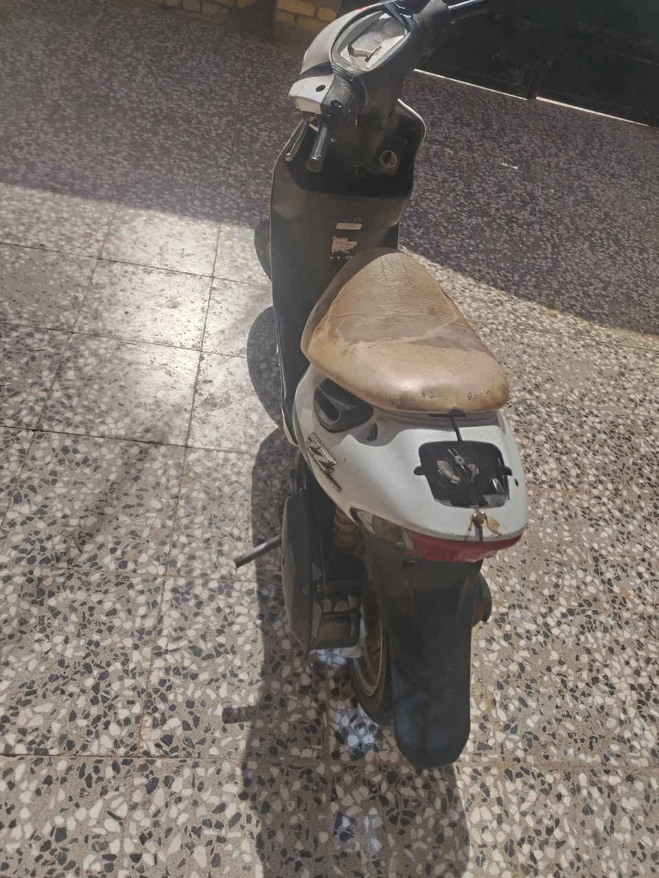 سلام عليكم دراجه سازوكي12 للبيع اوراق موجوده شغاله السعر 175وبيه مجال قليل للاستفسار *********** مكان الماجديه
