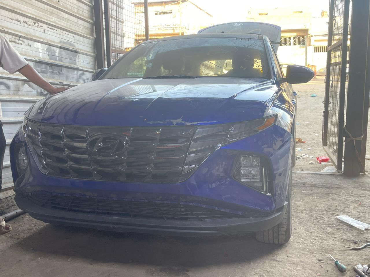 توسان موديل 2023 نص فول موصفات سياره جديده ماشيه 18الف الظربه موضحه بل صور ارباكات سالمه موجوده بل بصره الشراي يتصل سعر 180$وبيه مجال الاتصال ***********
