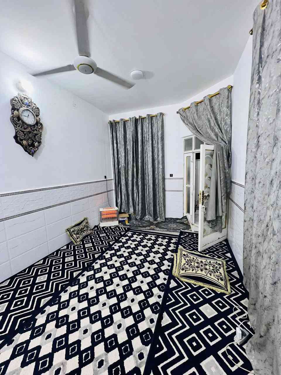 #بيع مستعجل 
بيت ١٠٠م للبيع طابو صرف
السعر ٥٥ مع المجال
 

الموقع 📌 نجف حي النداء قرب شارع قنبر منطقه ٥١

يحتوي على غرفه  وصاله ومطبخ واستقبال وصحيات داخلية وخارجية.. 

الاساس صب والسقف عكاده 
للتواصل 
***********
