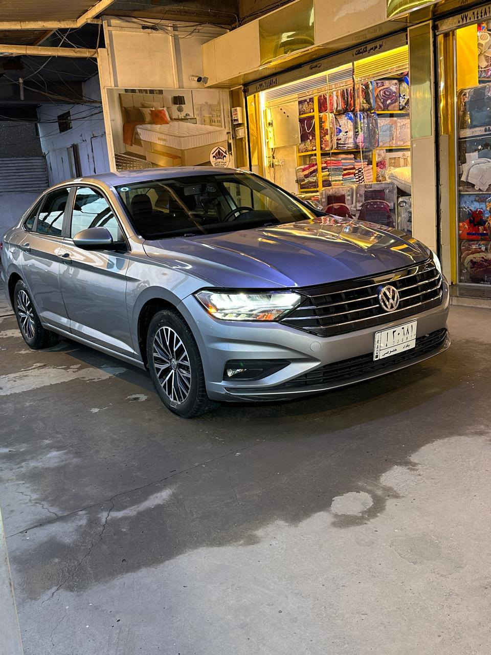 سلام عليكم
فولكسواكن جيتا 2021 
محرك ١٤٠٠ توربو✈️ 
كير محرك مكفولات 
حادث امريكا موضح بالسونار مع الصور السياره 
يعني قطعه وحدة صبغ 

ورقم الشاصي موجود بالصور 
السيارة جديدة جدااا وعليهة ادامة كامله 
باتري تايرات فيول بمب وكل انواع الزيوت والسوائل 
السيارة بحاله ممتازة 
مكاني بغداد الزعفرانيه 
السيارة بأسمي وسعرهة 155 ورقه وبيهة مجال بسيط 
وهذا رقمي  ***********
