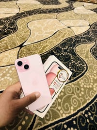 ايفون 15عادي كرتونه الأصلي والكيبال   ذاكره 128  بطاريه 95  تك سيم   ن...