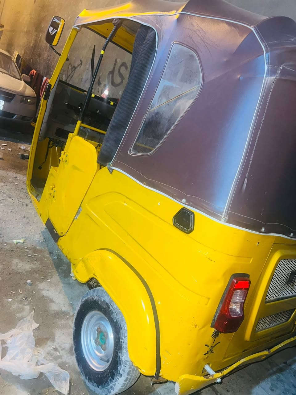 سلام عليكم تكتك البيع مديل 21 
مكينه مفتوحه سنويه ورقم 
تكتك شوف العين كبلك 
بيه ضربه بل صفحه يم الباب 
مكاني البصره العاليه
السعر 6100 بيه مجال حك الجيه  
رقم الهاتف ***********
