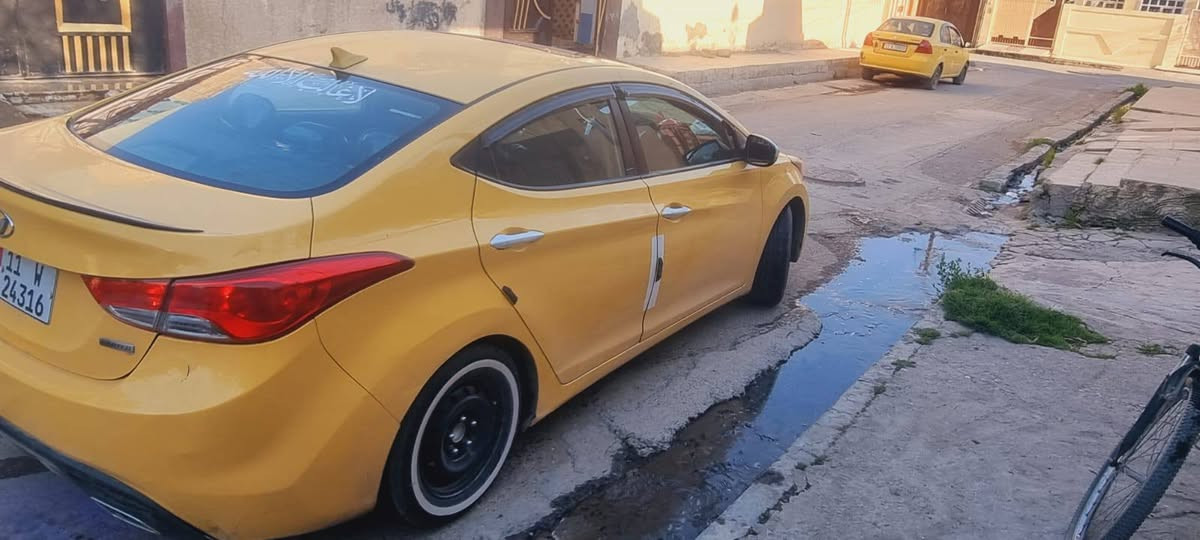 اسلام عليكم 
الانترا مديل 2013 كربون بنزين بيها  ضرار بوند محرك 18 السياره جهازها ما يعوزها ربع طخم امامي خلفي جديد تيرات جديده بسمي السياره رقم بغداد مشروع وطني عنوان السياره بل موصل ***********/
