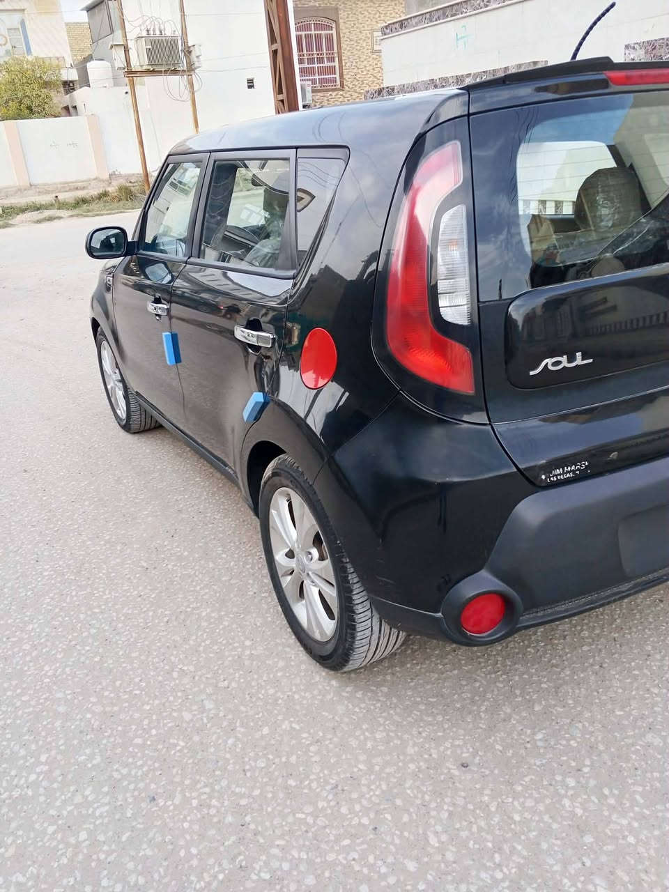 السلام عليكم للبيع سياره صول موديل ١٥ رقم بابل مشروع وطني تحول مباشر السياره خير من الله محرك كير حداديه تخم تاير تبريد كهربائية كله شغاله محرك ١٦٠٠ السياره بيه ثلاث قطع صبغ والباقي ماشيه ١١٤ السعر ١٠٠ وبيه مجال قليل العنوان بابل الاستفسار ***********
