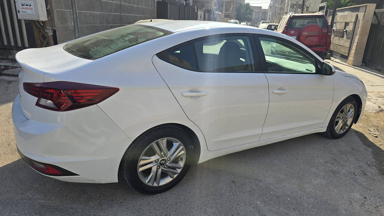 النترا 2019 امريكي ماشيه 89 
كير محرك مكفول محرك 2000 دوش تخم تاير تبريد ثلج صدرها جديد سياره جاهزه من كلشي نضيفه مال جناي صور حادثها موجوده ويا صور بس بنيد صبغ باقي مكفول
 السعر 137 بيها مجال للشراي 
الاستفسار *********** مكاني بغداد السيديه
