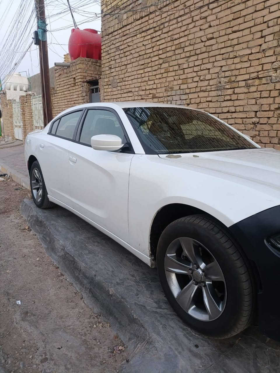 جارجر ٢٠١٧ واردكندي مكفوله كفاله عامه فقط تكحيلات والبنيد مقسم رقم اربيل بااسم كردي وعندي وكاله عامه سنويه نافذه صار ٥ اشهر تقريبا سياره جاهزه على اخر حبايه السعر ١٧٠ وبيها مجال قليل للاتصال ***********@السياره بالعماره
