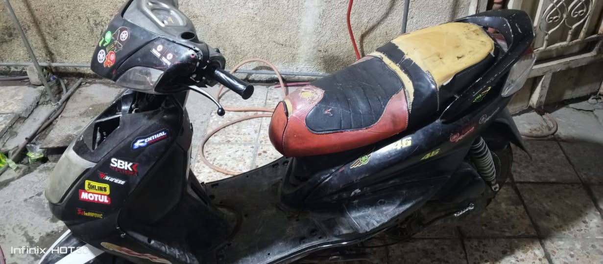 سلام عليكم سكنس نثيه نكره سلف عليها صالنصه حجم بوشتها 58ونص دراجه نقصها دوشمه والقاعده مال كفر مثل ما موضح بلصوره شلعه ومعدل تاكل الكاع دراجه مزوده بلحقيقه صوت الصالنصه طرب عنواني بياع شارع الضغط
السعر400وبيه مجال 
الرقم ***********
