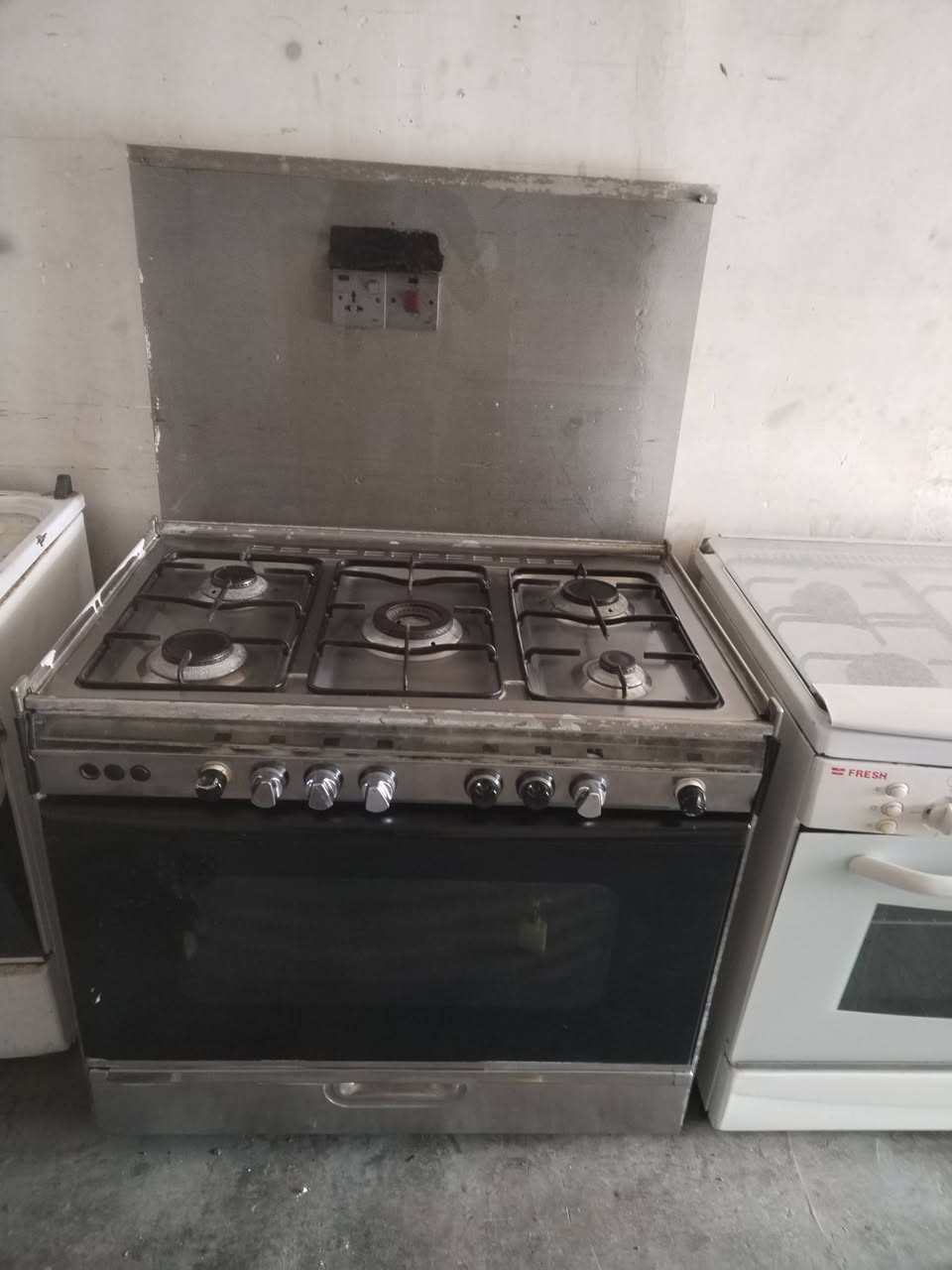 اسلام عليكم طبابيخ ٥ عيون ستيل كله شقال استفسار اتصال بل رقم***********
