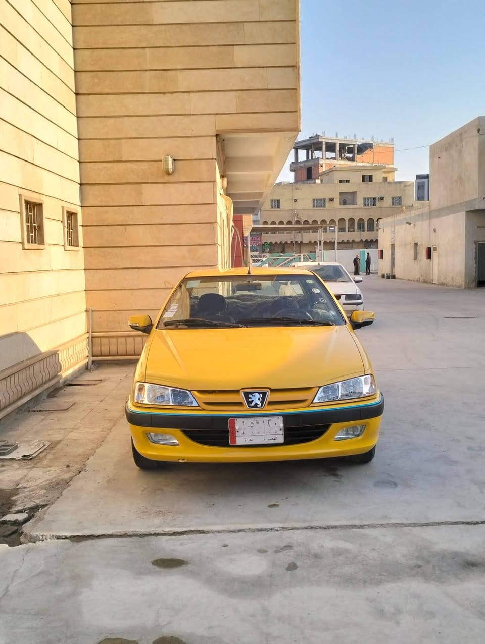 بيجو بارس 2015 معمره خياسات الدواير فقط سياره جاهزه وحلوه تبريد شرط بس غاز  وبيه حداده تعبانه للعلم حداده وياها  كامله بس شدهن سنويه لل27 هيئه غرامات مصفره سياره جاهزه سعرها 40 وبيه مجال مكاني بصره ***********
