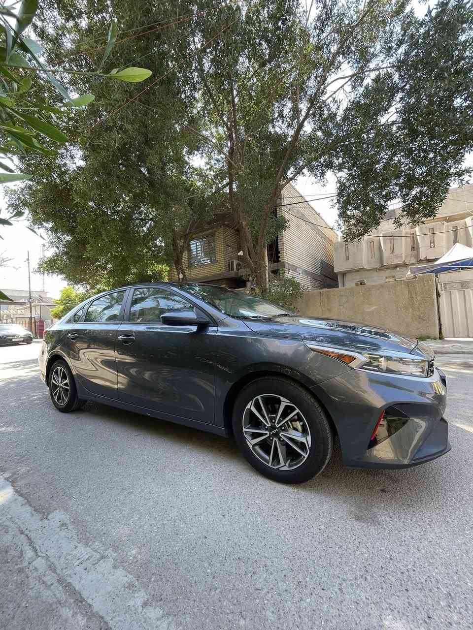 سلام عليكم فورتي موديل 2023 وارد امريكي بدون قطرت صبغ حادثه ربع البنيد ومصلح بارد بدون تبديل بدون صبغ كير محرك كفاله عامه ماشيه 19 دخول جديد ترقيم جديد سياره جهزه وجديده بمعنه الكلمه دوشمه عام عارضه 155 وبيه مجال رقمي ***********  مكاني بغداد الدوره
