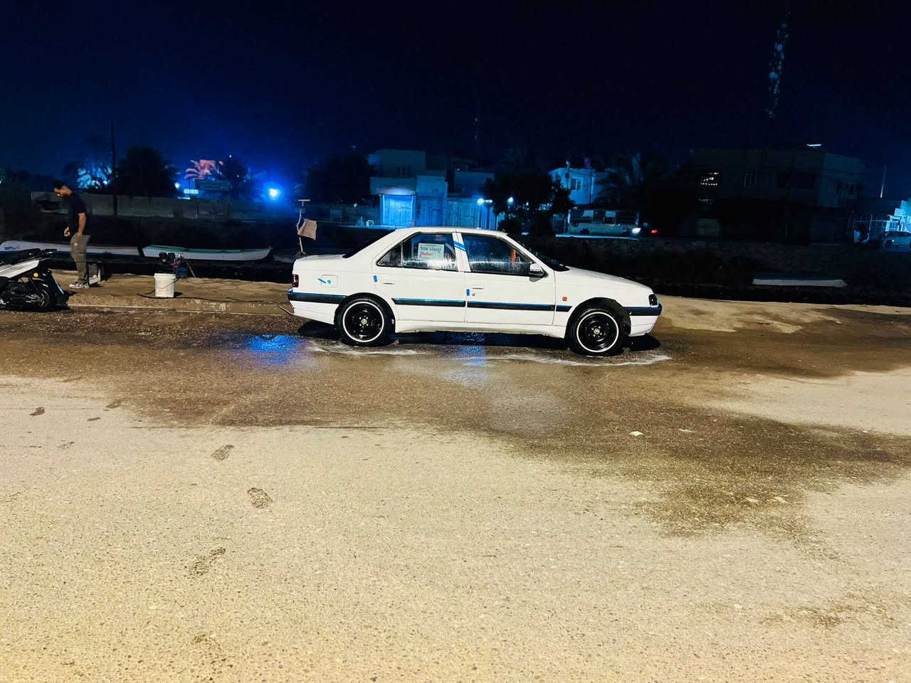 سلام عليكم بيجو 405للبيع مكفوله ضربه تبديل كير مكينه تبريد تخم تاير جديد حداديه سياره احله من صوره تجي وتشوف 
ماكن سياره بصره ابي الخصيب ***********سعر 40وبيهه مجال
