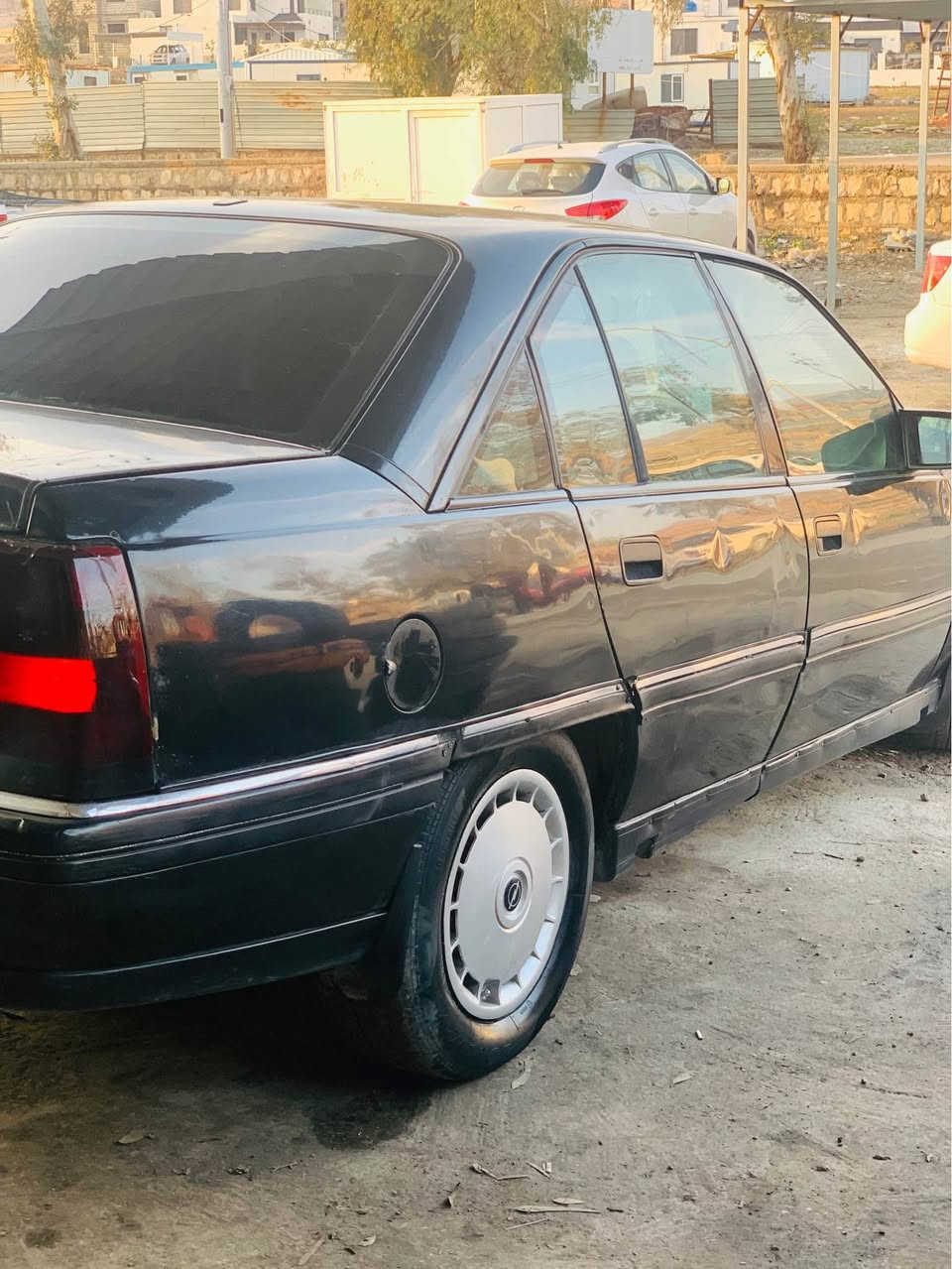 omega 1992 
ئۆپڵ ئۆمیگا ١٩٩٢ 
مەکینە ٢٠ بیلادی ــ گێر عادی 
جام کارەبایی ــ سلایت ــ لایت بەرز و نزم
هەموو کارەبایی بەشەرت ــ گەرمی مەزبوت 
گێڕ و مەکینە بە شەرت
ناوی و دەرەوەی لۆک
سەیارەکە ڕەقەم هەولێرە 
سەنەوی لەگەڵە بەشەرتی ئەوەلیات دەیفرۆشم 
... غرامەی بە شەرت نییە ...
چرکەی تێدا نیتە 
ژ.م ــ *********** كويسينجاك, أربيل
