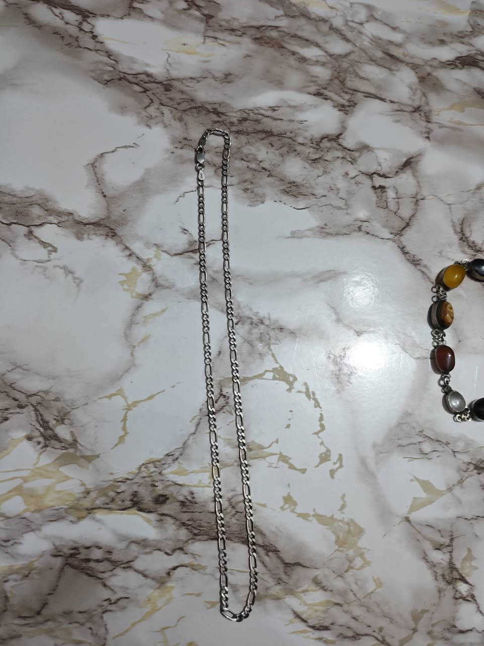 زنجيل فضه وزنه 7 غرام سعره 30 الف وسوار فضه بي احجار اصليه
سعره 40 الف مكاني بغداد صدريه كفاح رقمي ***********
