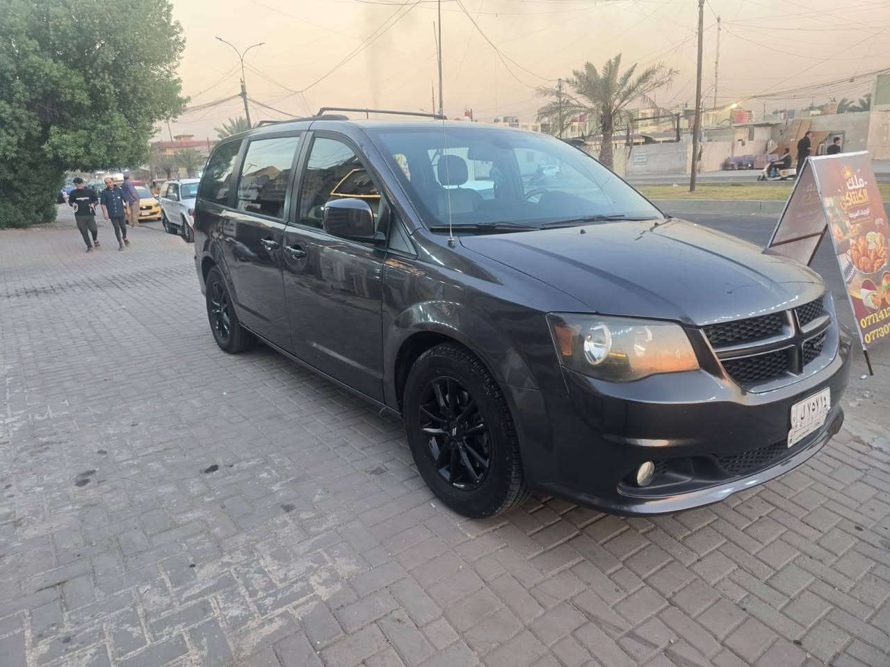 السلام عليكم
دوج كرفان موديل 2019 
محرك 3600 
داخل جلد اسود 
تبريد 3 قطع 
جي تي 
حادث 3 قطع جاملغ 
وبابين الأيمن تبديل 
للاستفسار ***********
السعر 180 ورقة بيها مجال بسيط
