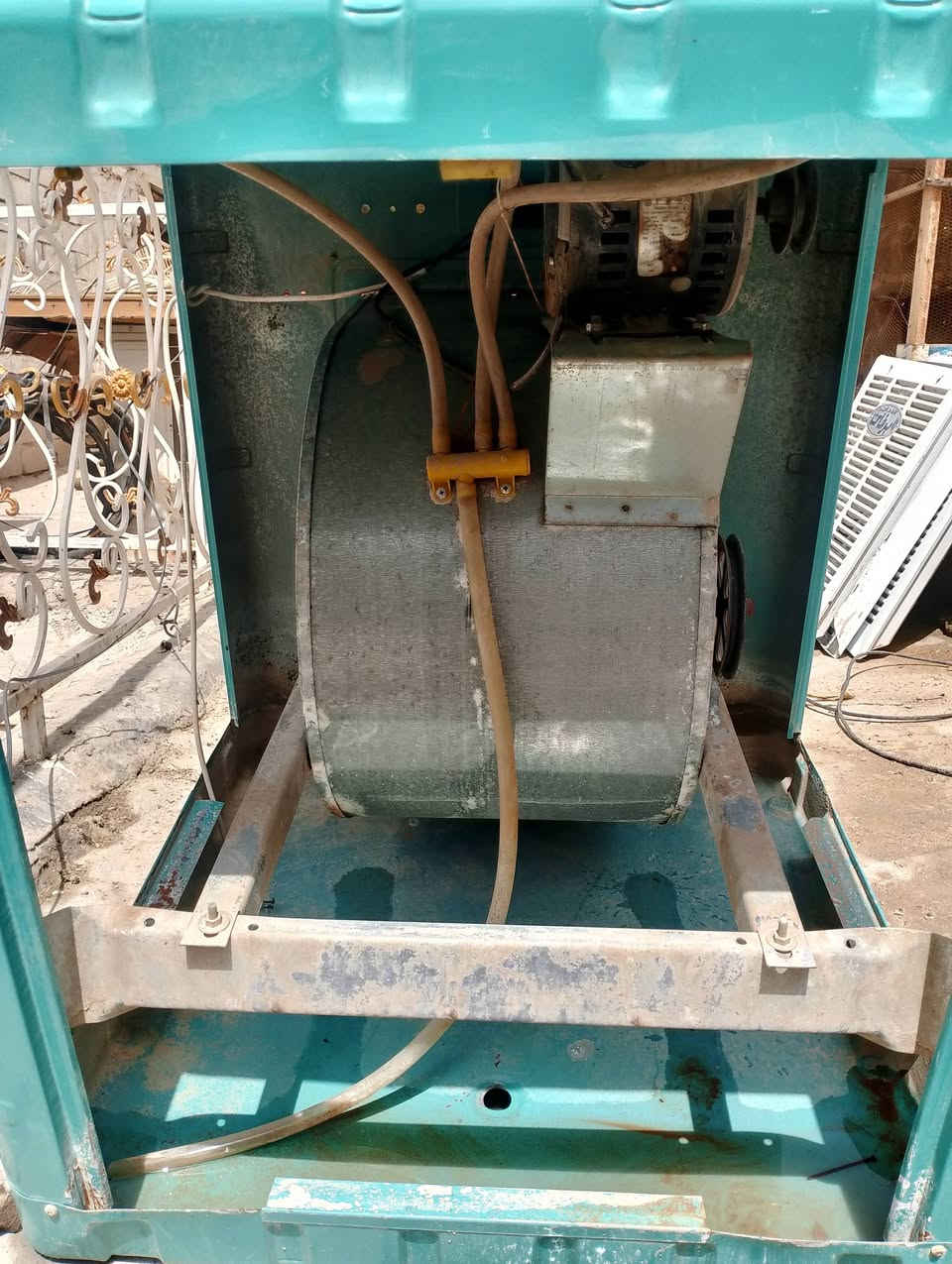 ناصرية المركز
برفار الاصلي موسم واحد مشغله ولا بيها زنجار 
بس ماطورها عطل سعر 70
اتصل  ***********
