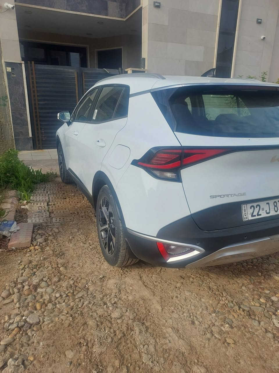السلام عليكم 
كيا سبوتج خليجي موديل٢٣ رقم أربيل ماشيه ٢٠ الموصفات عاديه سعر ٢٠٥ بيه باردشويه مكانه مصفى الدوره اتصال ***********
