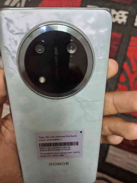 سلام عليكم جهاز هونرx9c ذاكره256 عشوائيه12 جهاز جديد استعمال١٠ تيام لزكه مضلله وياه شاحنه وسماعه بلاتوث اصليه  ولكارتونه ونطيك بي ضمان اسبوع سعر350 رقم*********** مكاني طارميه التدبير

