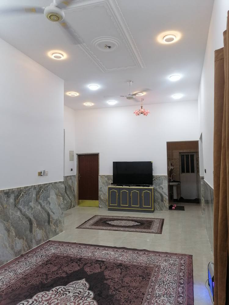 بيت بناء حديث للبيع في تنومه نهر حسن شارع الدواجن اوحي الغدير المساحه ٢٠٠ متر بناء ٢٠٢٥ بيت وشقتين البيت يحتوي على غرفتين وصاله واستقبال ومطبخ بارد و حار وصحيات داخليه وخارجيه وكراج بناء مع شقتين هيكل يحتاجن تشطيب الشقه الأولى غرفتين وصاله ومطبخ وصحيات والشقة الثانيه غرفتين وصاله ومطبخ وصحيات الشقق بابهن عل شارع والبيت بابه على شارع طابو زراعي صرف السعر ١٧٠مليون اوهذ رقمي *********** تحياتي البصرة, العراق
