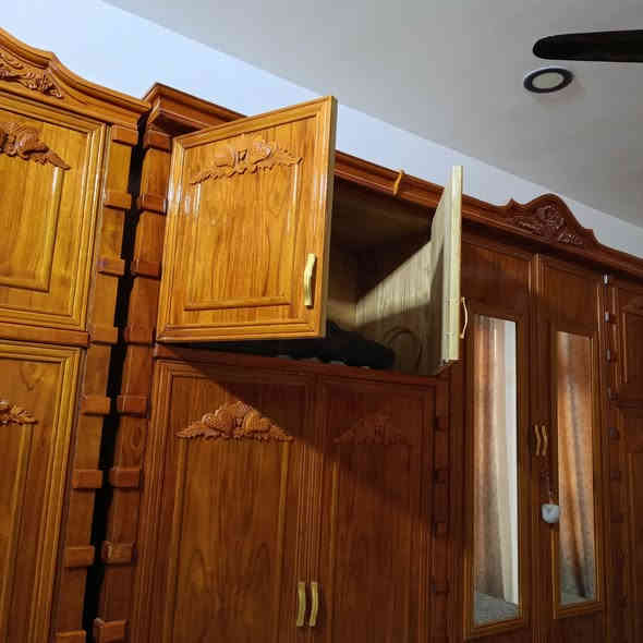 السلام عليكم
عندي غرفه استخدام ٣اشهر بعدها جديده الغرفه تفصال وغرفه ضخمه بيها تطعيم زان والغرفه ٦ابواب ملحق الزاويه بارتغاع الكنتور  الغرفه موديل المسرح اليحب يراسلني او يتصل على رقم الهاتف ***********
