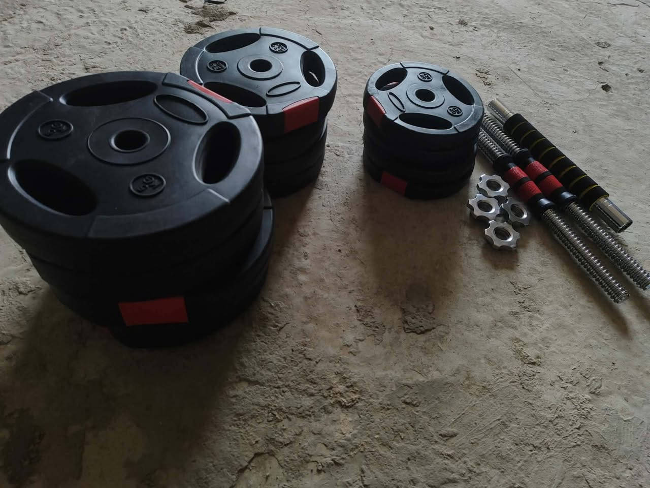 سلام عليكم .دمبلصات و شفت،اقراص ربل ام فتحات،شفتات ستيل 50 cm، توصالة حديد 30 cm يعني تصير دمبلص وشفت أيضاً الوزن 35KG ومع التوصالة يصيرن 40KG وتكدر تتحكم بالاوزان باللي يناسبك.


**إذا كنت صاحب هذا الإعلان وتريد حذفه لأي سبب، رجاءا أرسل رسالة إلى الدعم الفني**