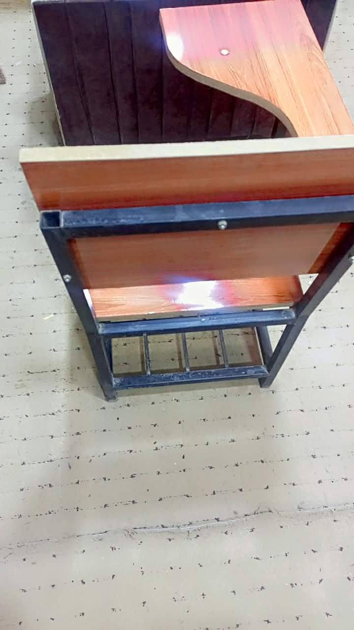 السلام عليكم
الى اصحاب المعاهد والتدريس 

ستولات عمل درجة احترافية وعمل يدوي 

يتوفر 20 قطعة من هاي الستولات 

الاستفسار *********** او مراسلة الصفحة
