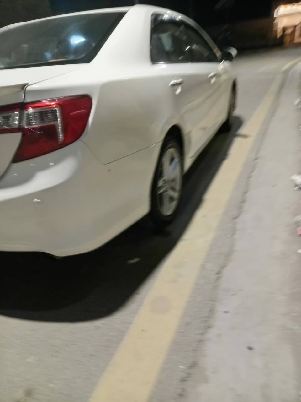 السلام عليكم /تويوتا كامري وارد خليجي كفاله عامه السونار مرفق مع الصور موديل 2013 محرك 2500 نظيف وگير نظيف تخم تاير صدر امامي خلفي نظيف رقم اربيل الجديد وسنويه جديده شرط التحويل مكان السياره الانبار فلوجه الاتصال ع الارقام (***********) )(***********) السعر 138مجال قليل
