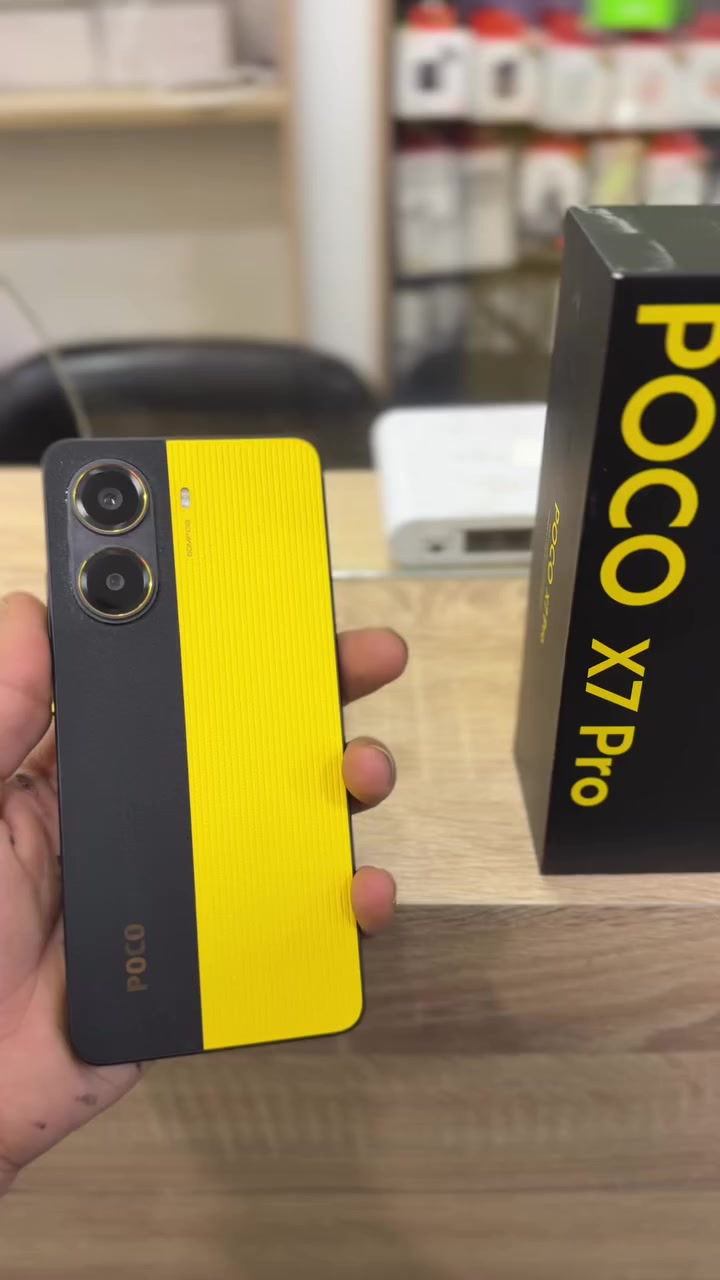 بوكو X7pro
512/12 فقط كارتون 
جهاز نضيف كلش 
السعر 375 
العنوان ابى غرق 
***********
