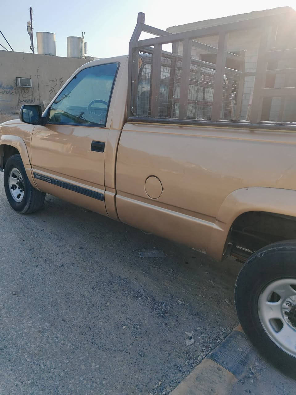 السلام عليكم جيمسي مصبوغة للجمالية مكينتها وكيرها شرط مكينتها 350 كيرها 400 مكانها الموصل الايمن كاربون بيها رقمها انكليزي بسمي اني الشرعي خابر واستفسر  على هذا الرقم *********** الكورك ***********
