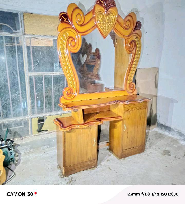 عل بركت الله اللهم صل على محمد وال محمد 
السلام عليكم......

غرفه نوم عراقيه صاج عراقي حطاطة مفوله ونضافه 100%100💚
الغرفه 5 قطع 

سعرها 500وبيها مجال 💸💸
للاستفسار الاتصال على ***********