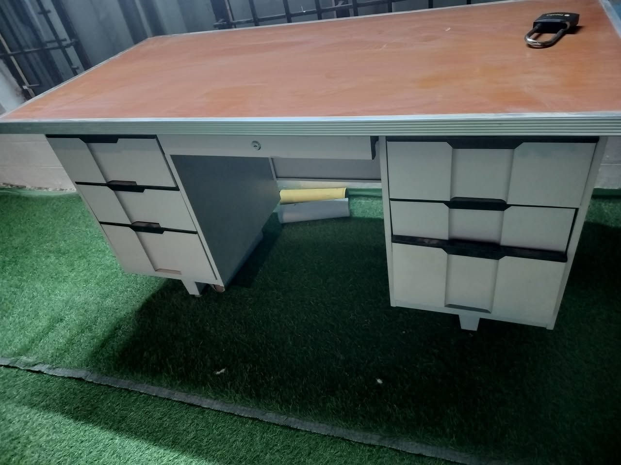 صبورات عدد اثنين مستعملات اسبوع
كرسي و ميز  للبيع ***********
