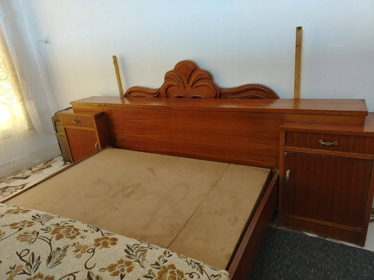 سرير مع التاج و ميز تواليت تسگام للبيع
و زاويه و (2 كومديات باب و جرارة )
العنوان محاويل طريق حله بغداد


**إذا كنت صاحب هذا الإعلان وتريد حذفه لأي سبب، رجاءا أرسل رسالة إلى الدعم الفني**