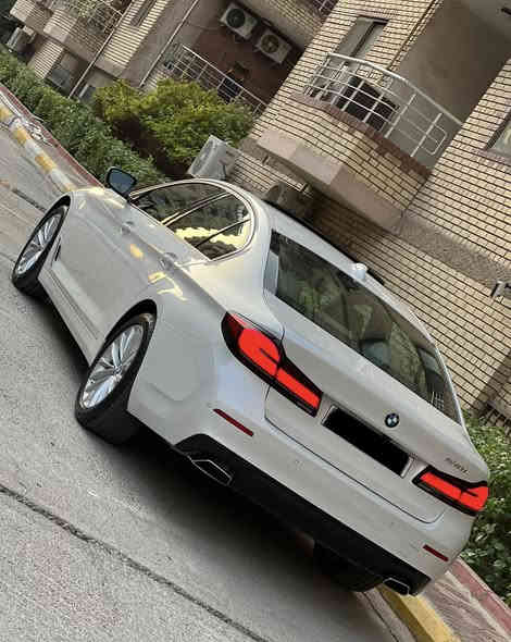 السلام عليكم 💐
BMW 530i  
موديل 2023 كفالة عامة من الحادث والصبغ والبارد والشخط - على وضع الوكالة ( رقم بغداد بأسمي )
السيارة استخدام شخصي وجديدة جداً 
—————————————————-
فتحة 
بصمة 
داتاشو 
تشغيل عن بعد 
جنطة كهرباء 
كراسي كهرباء 
انظمة قيادة مختلفة 
خزن ميموري 
مرايا شفط+ قلاب 
حساسات امامية + خلفية 
رادارات ٣٦٠ درجة 🎥
نقطه عمياء 
كار بلي وايرليس 
سستم صوت harmon/kardon🎧
انارة داخلية متغيرة 
شاشة ديجيتال 
لايتات داينميك 
ستيرن كهرباء 
ماشية 22 الف ميل 
السيارة بعد بيها مواصفات وهاي ابرزها 
شباب السيارة شادلهة  تخم تاير run flat ماركة goodyear الالمانية 
كارفكس السيارة صاحبها مبلغ شركة التأمين بوجود سيول بالمنطقة فقط 
السيارة من امريكا run and drive 
باتري الشركة بعده بيهة 
مفحوصة السيارة يم البطل مهندس صفاء بدون اي مسج / صفر مسج بعده ع الوكالة السيارة . والي يحب صور امريكا والتقارير والسونار كلها موجودة 
شباب السيارة تراي ونعومة زيرو 
اسف للاطالة 🌺
مكان السيارة بغداد / حي الجامعة 
للاستفسار 
 ***********📞
سعر السيارة. 378$ وبيها مجال
