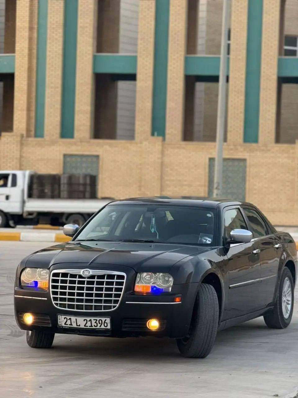 السلام عليكم ورحمة الله 
أوياما موديل ١٠ للبيع 
بيها البنيد مرشوش صبغ مع رشة صغيرة بالجاملغ السيارة تعبان عليها
تخم تاير حدادية جديدة اي نقص مابيها رقم سليمانية باسمي 
مكان السيارة  كوت
***********
