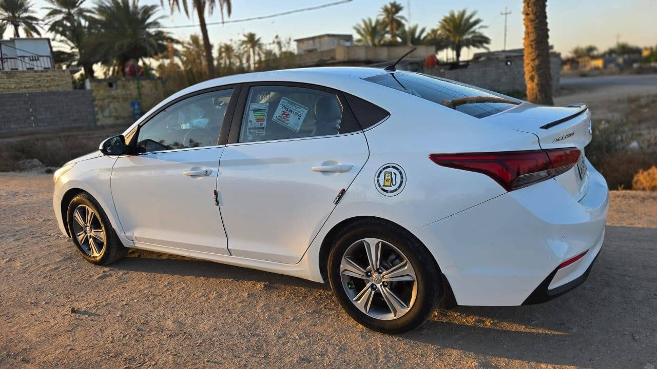 سلام عليكم سياره اكسنت 2019فول موصفات بيه قطعه سبغ الباب الخلفيه جهت السدر سياره ماشيه 187 الشكل الجديد سياره مامتعوبه مانقصه برغي تبريد شغال ثلج حداديه جديده تخم تاير جديد  العنوان كربلاء طويريج  السعر 118وبيه مجال قليل ***********
