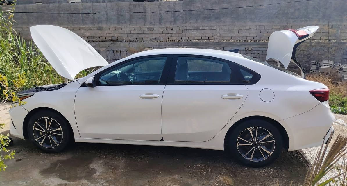 السلام عليكم
فورتي م 2023 أمريكي  مكينة 2000 دوش 
 لا تخبير ولا تنقيص شرط
ماشية 92ml 
مواصفاتها حلوة ( داخل جلد ، تحكمات استيرن ، مثبت سرعه ، تحديد مسار ، رادارات أماما وخلفي وجانبي ، 3 أنظمة قيادة ، شاشة وبعد مواصفات )
مكينة وكير كفالة 
بيها بس البنيد مصبوغ والجاملغ جهة السايق باارد فقط .
السيارة حلوة وكاعدة 
سعرها  $145 وبيها مجال قليل
للاستفسار 
***********
