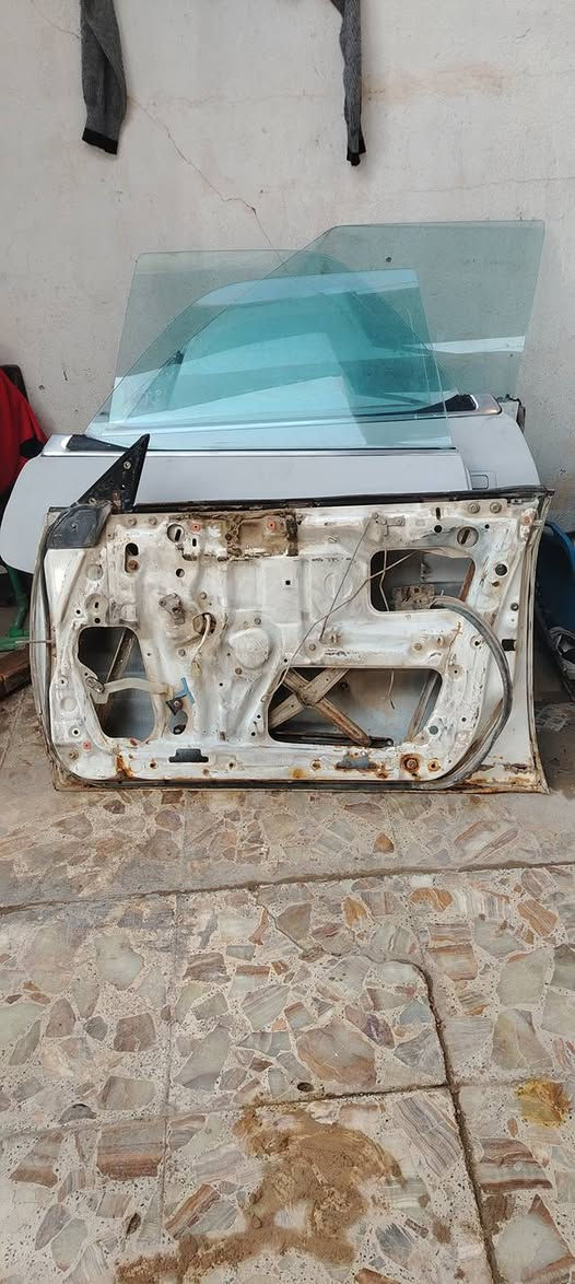 غراض سياره مارك دعاميه و 4بيبان بيهن جام يصعد وينزل والماطورات شغالات ويداته شغالات تلاثه مضروبات اساس وواحد ابيض مكاني نجف ***********
