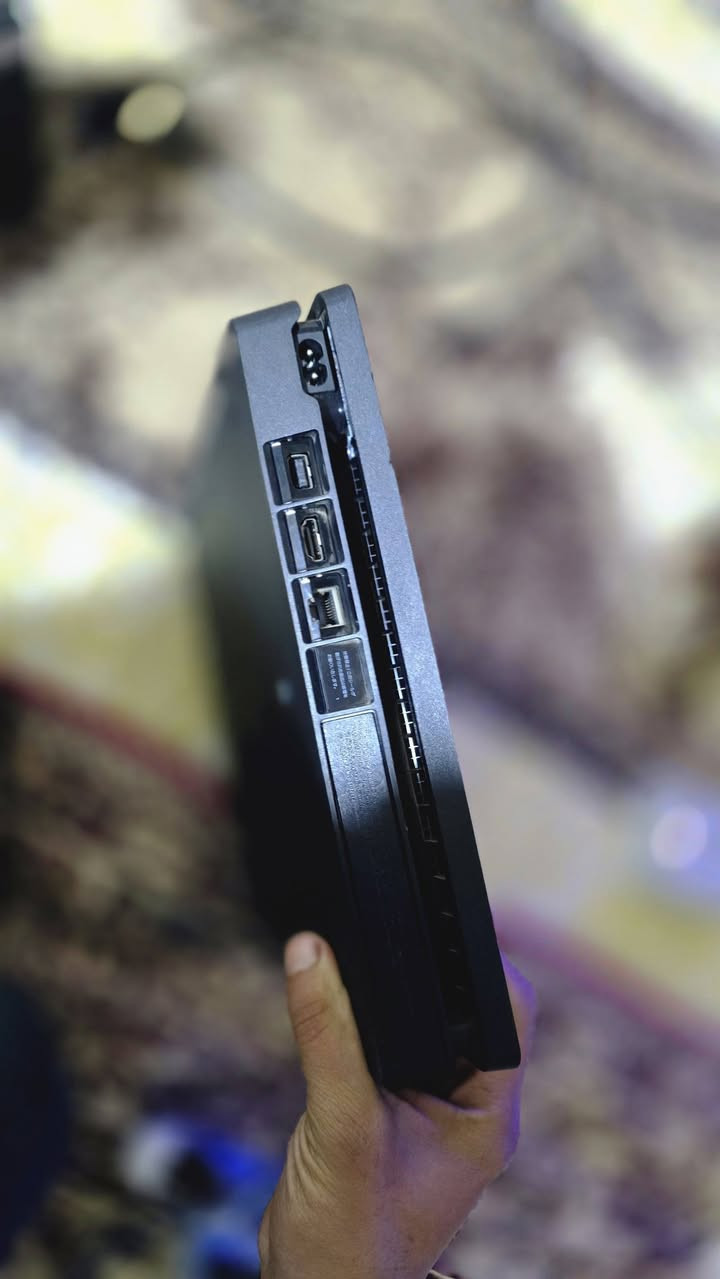 بلاي 4 مهكر نظام 12 نظيف 100% 100 وانطيك ضمان اذا بي شي ترجعه مكان النجف السعر الخاص رقم تلفوني بواتساب ***********
