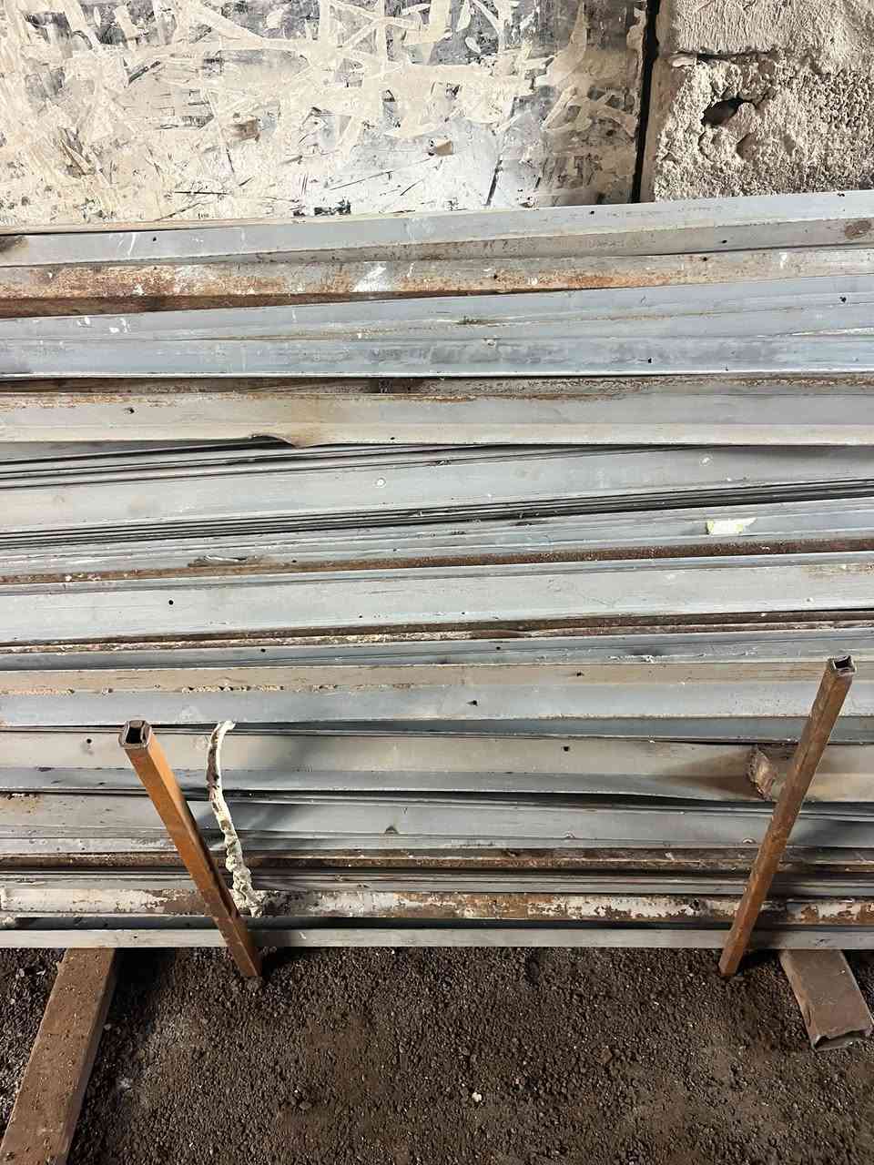 زاويه ٢ انج ٤ ملم 
طول ١،٥ و٢م ١.٢٥ 
الكميه ١٠٠٠ قطعه بغداد مدينه الصدر مكلف بالنشر هاتف
***********
