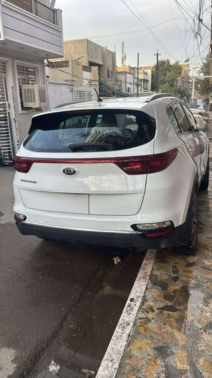 السلام عليكم 
كيا سبورتج موديل 2020 خليجي لون ابيض ماشيه  ٤٢  الف 
رقم بغداد مشروع وطني  
المواصفات 
بصمة 
تبريد قطعتين 
جهاز تشغيل عن بعد السيارة
اشارة ترحيب 
شاشه لمس اصلية  
كامره خلفية 
تحكم ستيرن فول 
3 انظمه قياده 
اشاير مري 
مري شفط
حساس امامي و خلفي
تايرات جديده عدد ٤ 
السيارة نظيفة جدا
مكان السياره في  بغداد  الكرخ
السعر211 وبيها مجال  
الاستفسار على الرقم
***********
