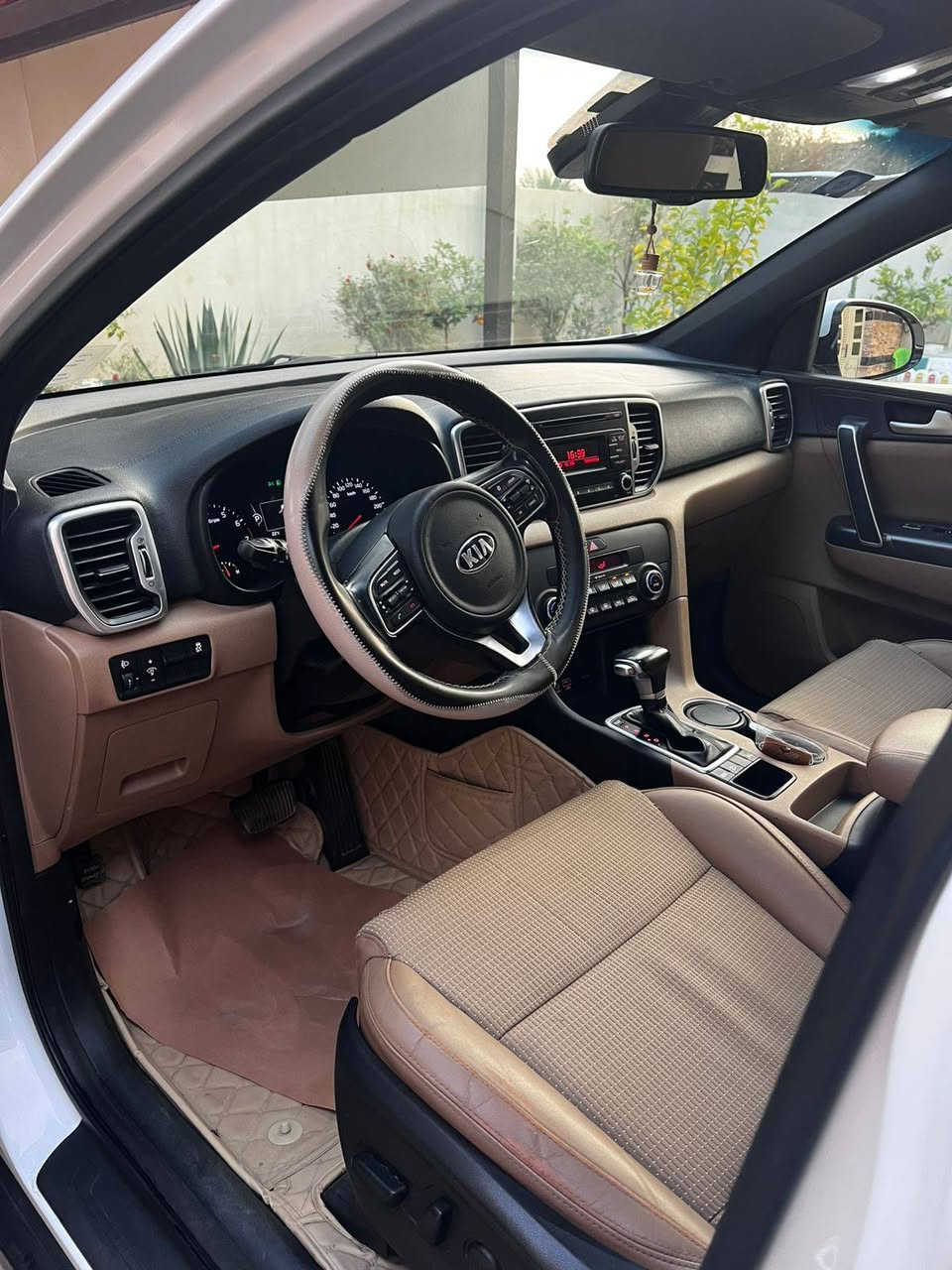 كيا سبورتج ٢٠١٨فول بصمه كراسي جلد وكهرباء بنوراما زراك  السعر ١٨٧ بيها مجال بسيط حك الجيه لايت مكفوله كفاله عامه من الصبغ عدا بارد بسيط ممبيين ماشيه ١١٦ الف خليجي محرك وكير ممفتوحات على وضع الشركه رقم بغداد المكان فلوجه ***********
