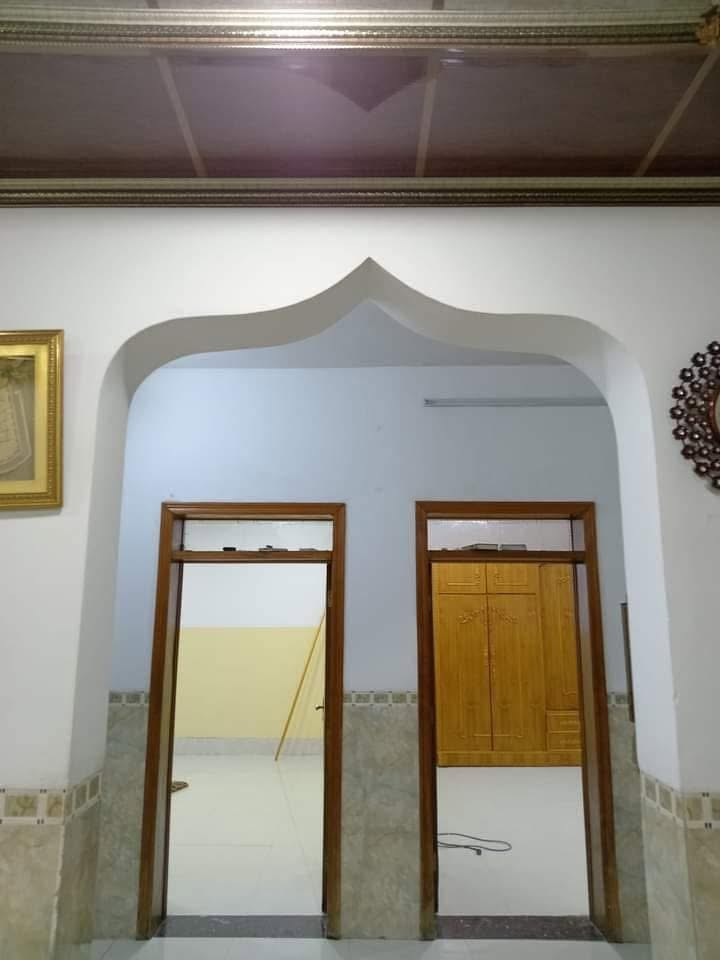 دار في حي عدن قرب مخازن الكهرباء
المساحه 200متر طابق واحد 
يحتوي على غرفتين وهول واستقبال ومطبخ وصحيات وكراج

مكتب صفوان السنجاري 
***********
***********
