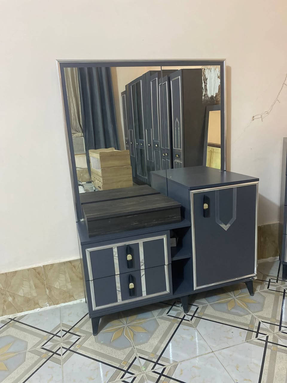 السلام عليكم الغرفه للبيع نقصها بس جربايه   لتواصل خاص او على الرقم هذا ‭0773 701 6166‬
