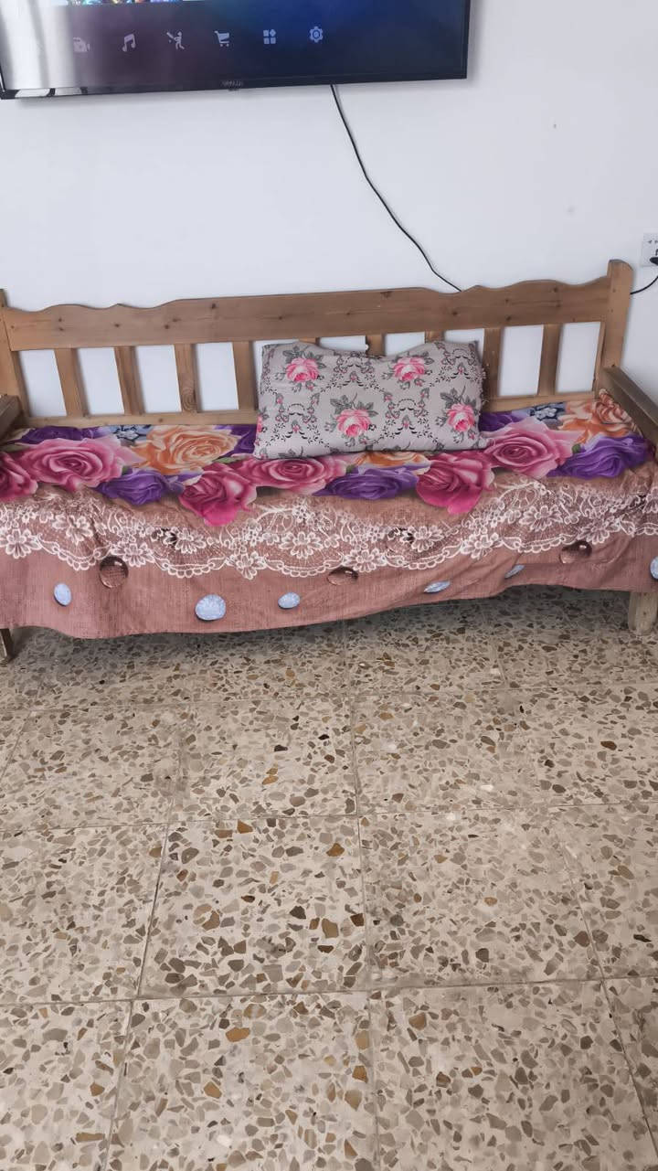 سلام عليكم هذا الاغراض كلها للبيع قطع 700 الف وبيها مجال بسيط.
رقم الهاتم***********
