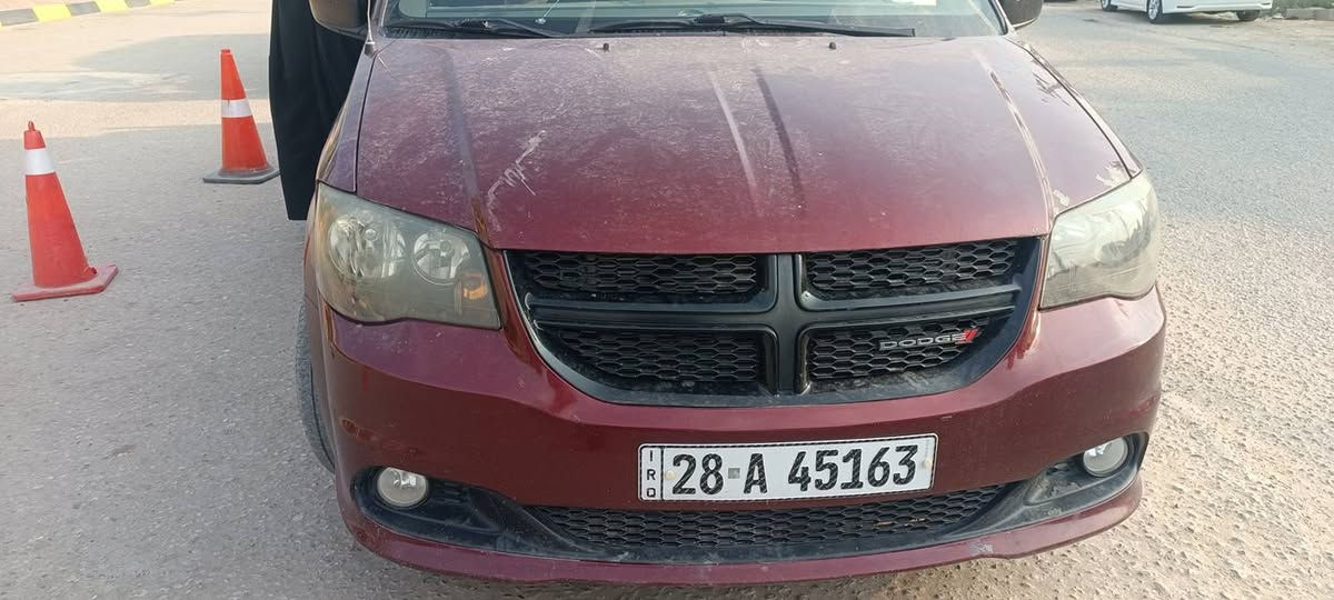 سلام عليكم
دوج كرفان موديل 2017
للبيع 
السياره بيه نقوصات
 حداديتها تعبانه
 الكير امبدل بفس الموديل
 عارضها 150 وبيه مجال
 السياره بسمي كربلاء 
 مشروع وطني
 ***********
