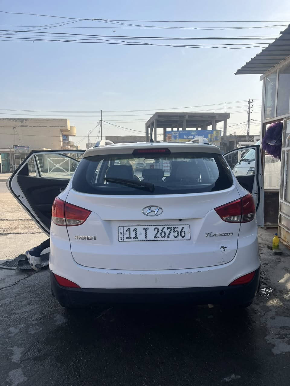 توسان ١٣ خليجي 
مواصفات عاديه 
سياره نظيفه وحلوه مال جناي 
جاهزه مابيهه نقص 
صبغ باب السكن والجاملغ تخريب بدون حادث وطخه بين الباب والجاملغ مال السايق وانصبغت ع كدهن 
شرط الفحص 
كير محرك كفاله 
منظومة ماء ومنظومة تبريد جديده 
تايرات باتري جاهزه من كاشي 
استفسار ***********
