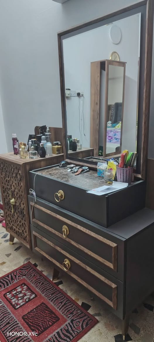 غرفة نوم تركي 10 قطع نظيفة كلش اي ضرر مابيه سعره قفل 10 ورقات مكاني بغداد العامرية *********** ***********
