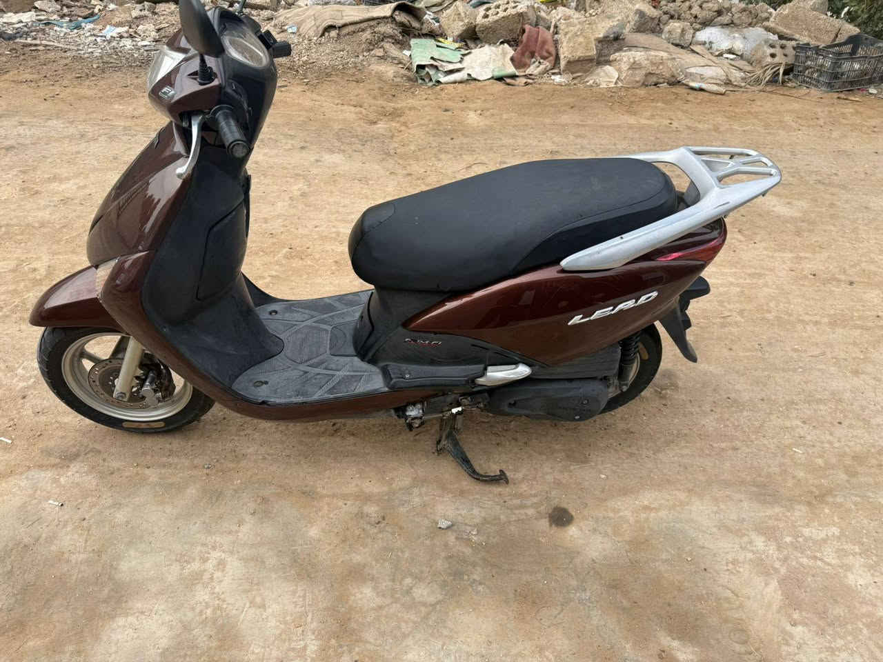 السلام عليكم ورحمه الله دراجه عدد 2 لكزز+ليدي ياباني اصل للبيع الكزز ١٢ اليدي ١٠ وبيهم مجال كربلاء الحسينيه ***********
